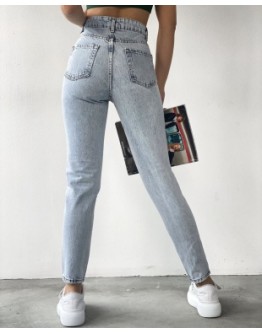 Yırtık detaylı jean pantolon