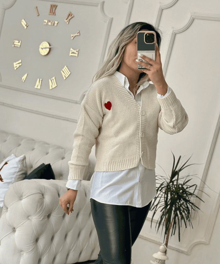 Standart Beden Kalp Detaylı Hırka