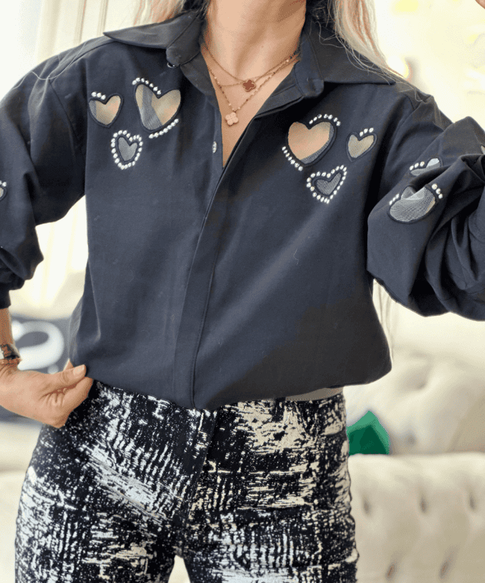 Kalp Detaylı Taşlı Tasarım Gömlek