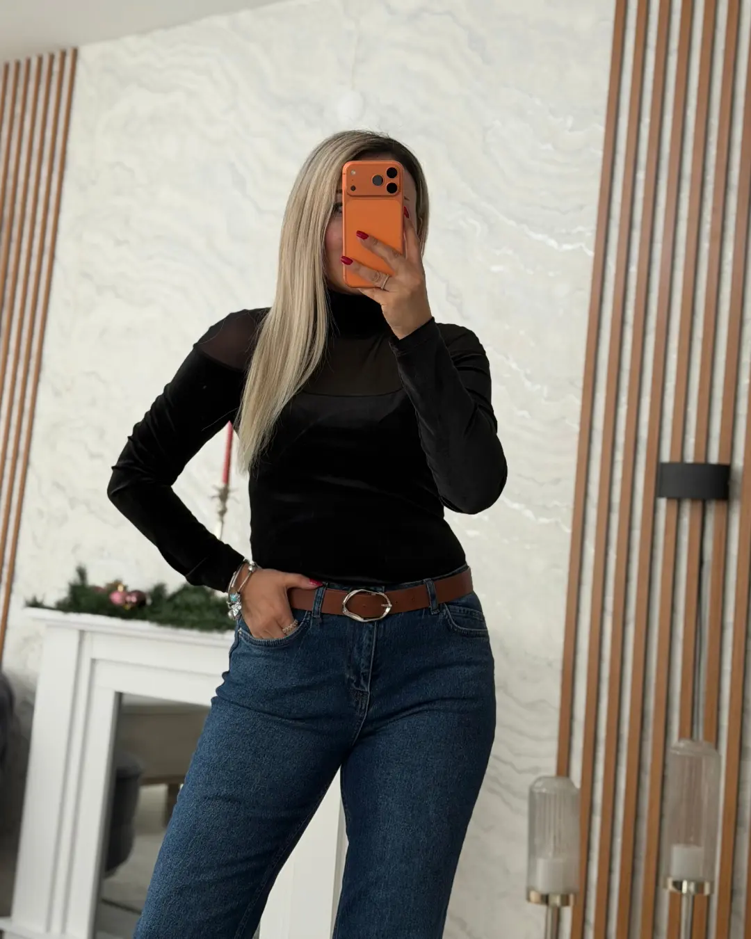 Kadife Omuz Tül Detaylı Bluz