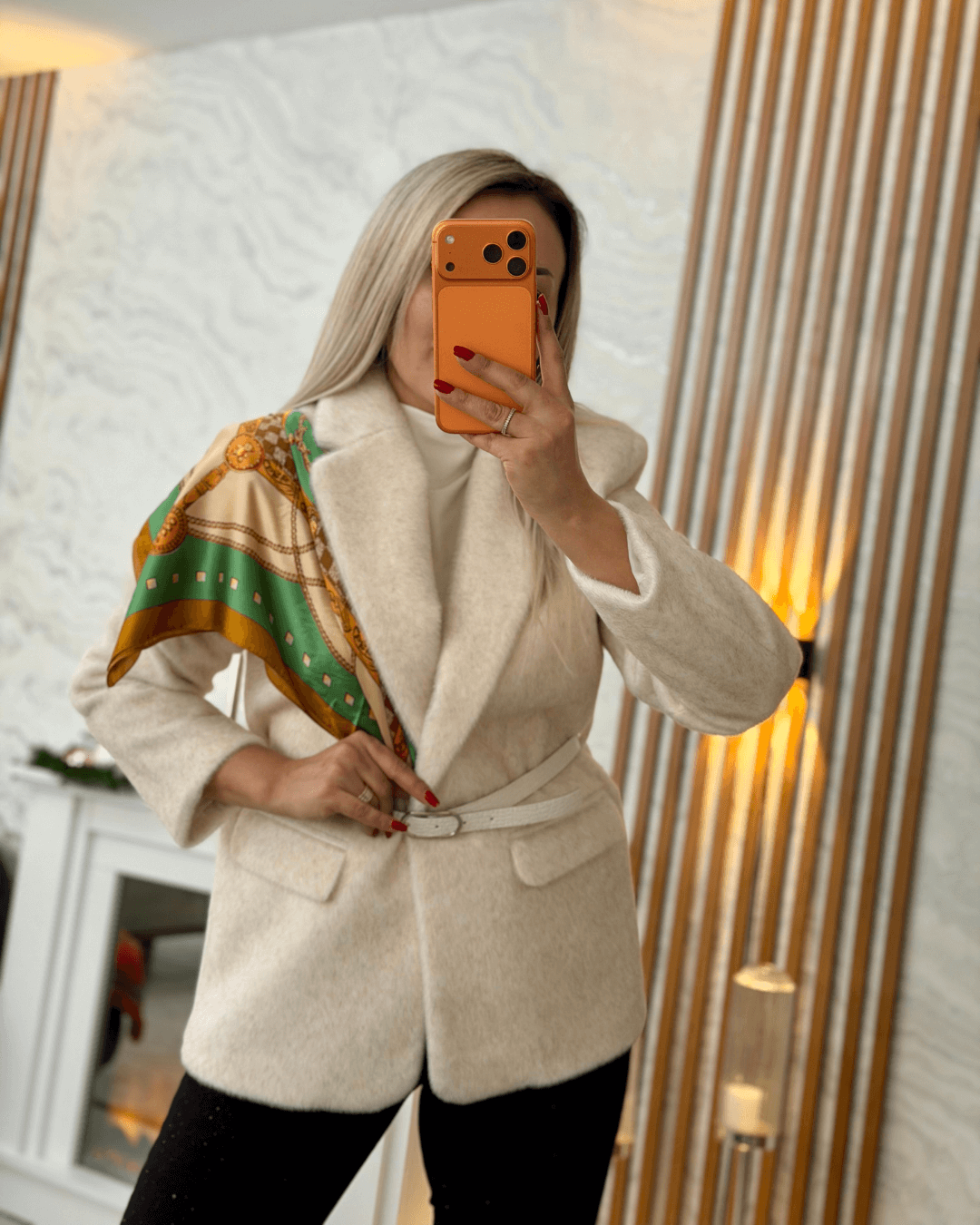 Tay Tüyü Kemerli Blazer Ceket
